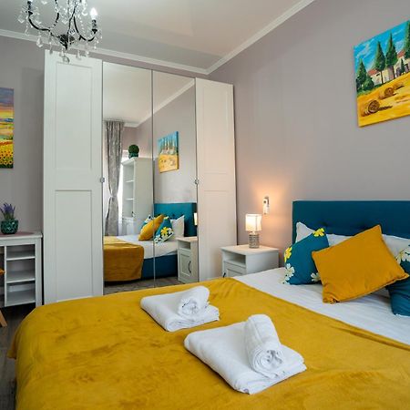 Chic Studio Old City Center - Ivo19 Bukares Bagian luar foto