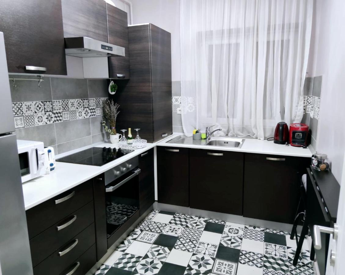 Chic Studio Old City Center - Ivo19 Bukares Bagian luar foto