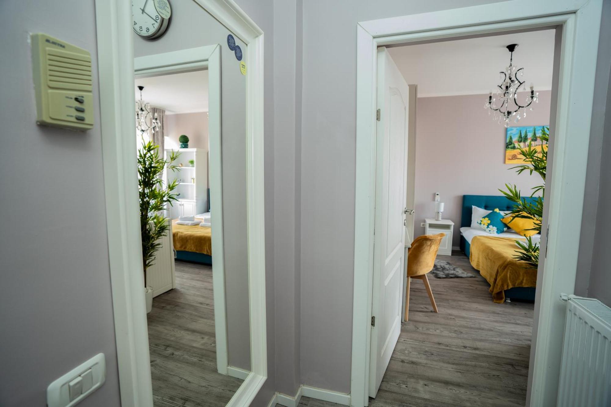 Chic Studio Old City Center - Ivo19 Bukares Bagian luar foto